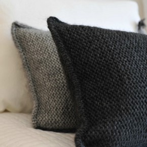 Anthracite alpaca cushion